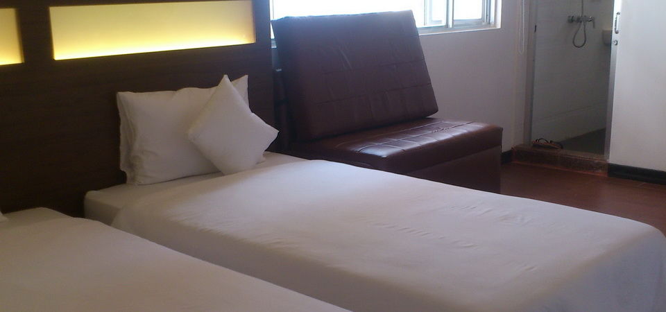 Clover City Center Hotel Янгон Экстерьер фото