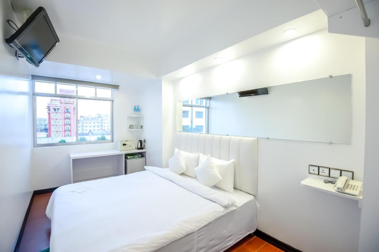 Clover City Center Hotel Янгон Экстерьер фото