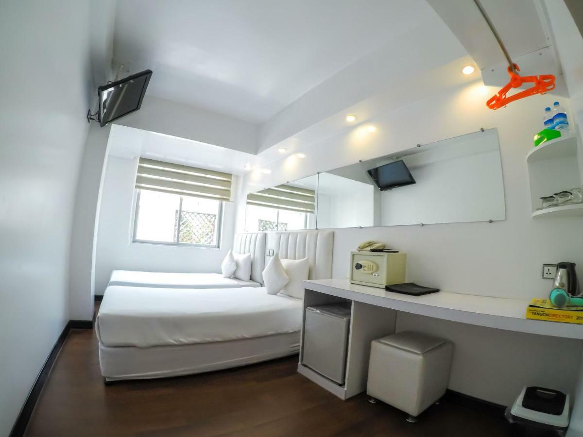 Clover City Center Hotel Янгон Экстерьер фото